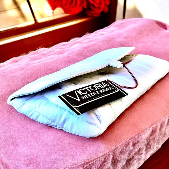 Victoria Needlework Vintage 70's White Quilted Clutch Bag New - Picture 4 of 14